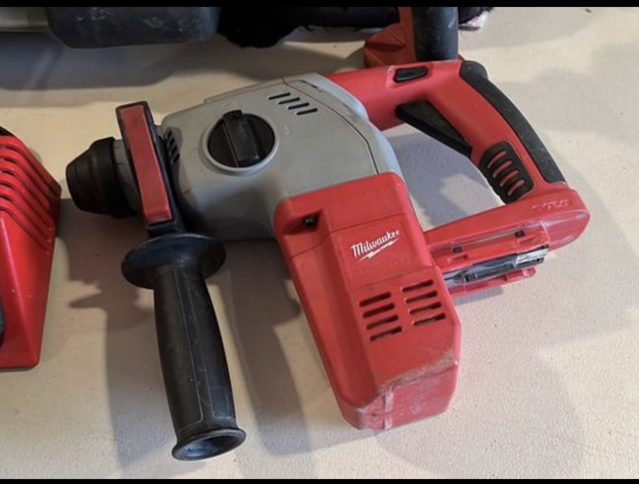 Milwaukee Rotary Hammer Drill V28
