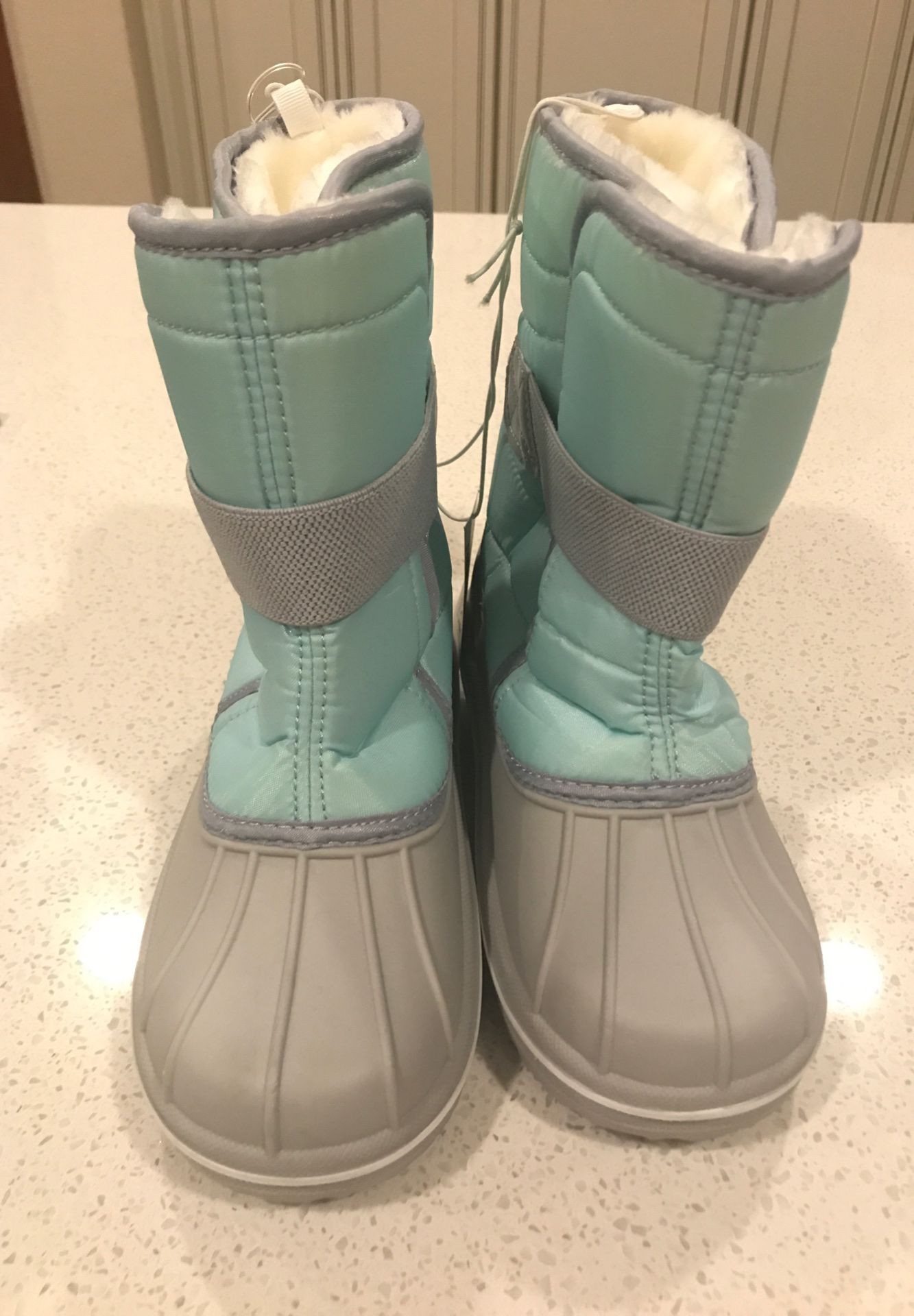 Brand New The Childrens Place Girls size 2 snow boots