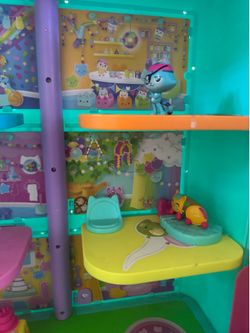 Gabbys dollhouse and accessories