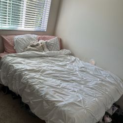 BRAND NEW QUEEN SIZE MATTRESS 