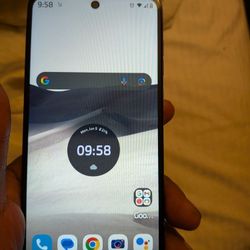 Moto G Play 2024  and Moto E