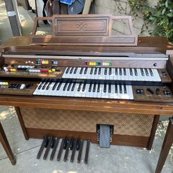 Vintage Yamaha Organ