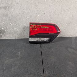 2017-2015-2016-2017-2018-2019-2020-2021 JEEP GRAND CHEROKEE LEFT INNER LAMP OEM USE #9589