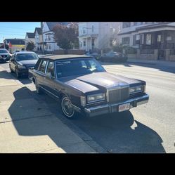 1987 Lincoln town car