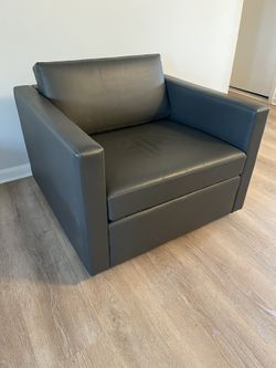 Chair!!! Arm Char ! Jack Cartwright !! Delivery Available 🚚 !! Dimensions 34” Depth x 23” Height x 33” Wide