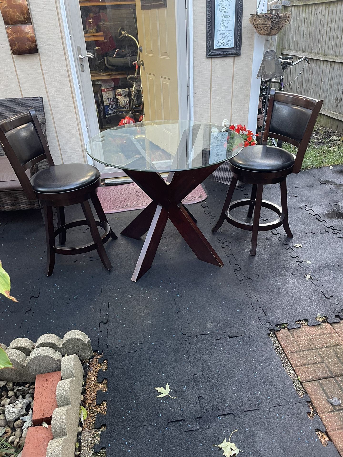 Bar Table With Lather 2stools 