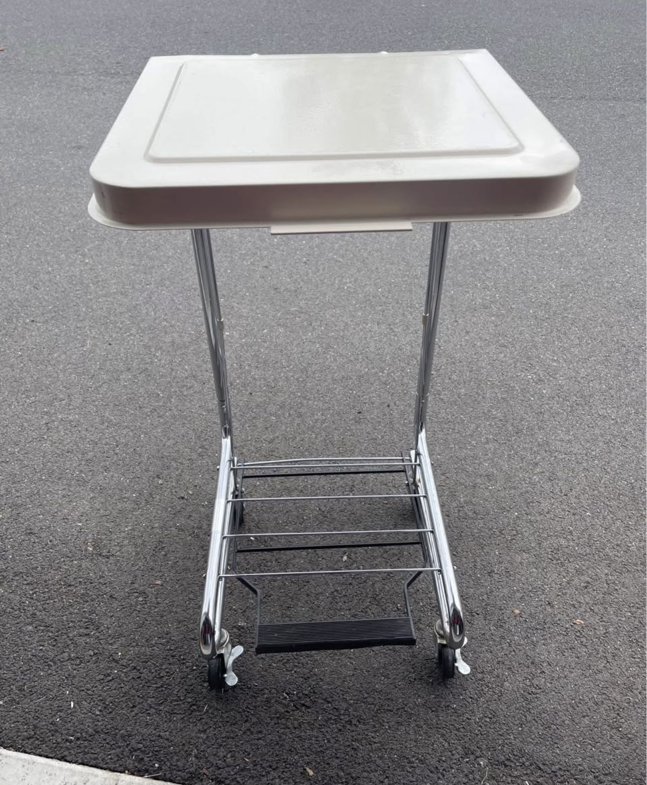 Medical Square Tilt-Lid Hamper