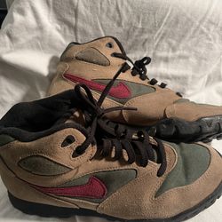 These are vintage 1990s Nike ACG Caldera hiking boots