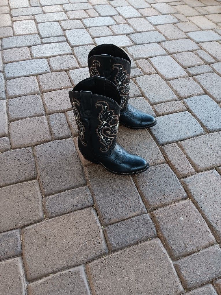 Women's Black Boots. Size 5. New.