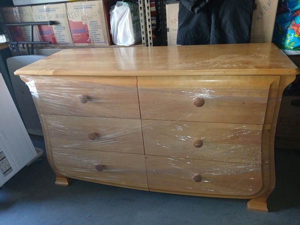 Dresser