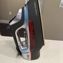 Iron With Retractable Wire