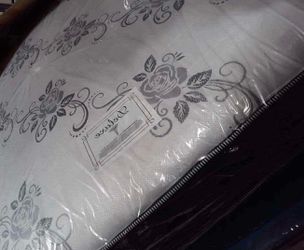 Deluxe brand full size mattress set