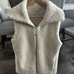 Zella Sweater Vest $15