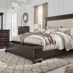 Brynhurst Dark Brown Upholstered Storage Bedroom Set

