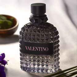 Valentino Born in Roma Eau de Parfum – Iconic Italian Elegance in a Bottle