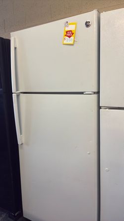 Nice like new GE refrigerator