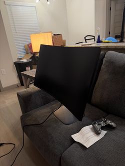 Alienware 31.5” curved QHD gaming monitor