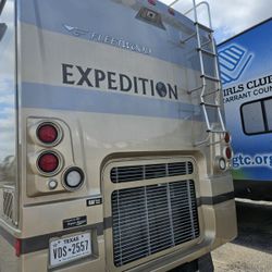2004 Freightliner Expedition 