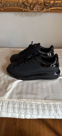Alexander McQueens Men’s Oversized Black Size 12