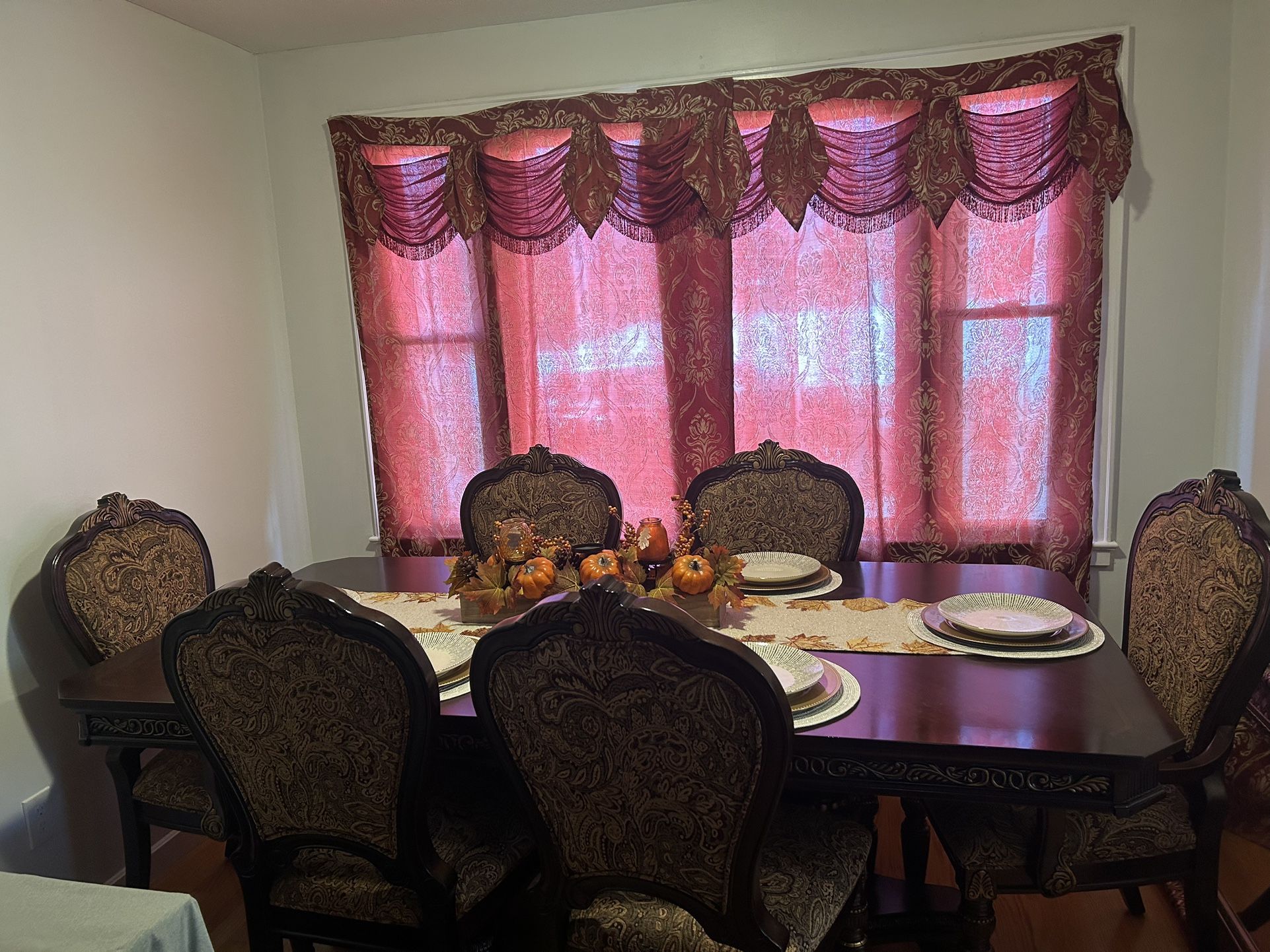 Dining Table Set **PLATES/ DECORATIONS NOT INCLUDED**