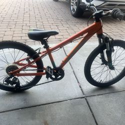 Bicycle - Cannondale Trail 