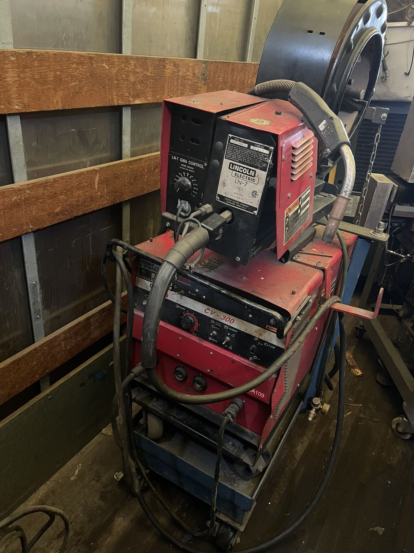 Lincoln Idealarc CV-300 MIG Welder