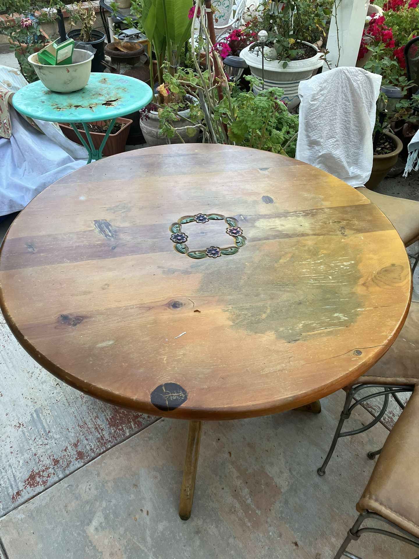 42” Round Wood Table With 4 Chairs