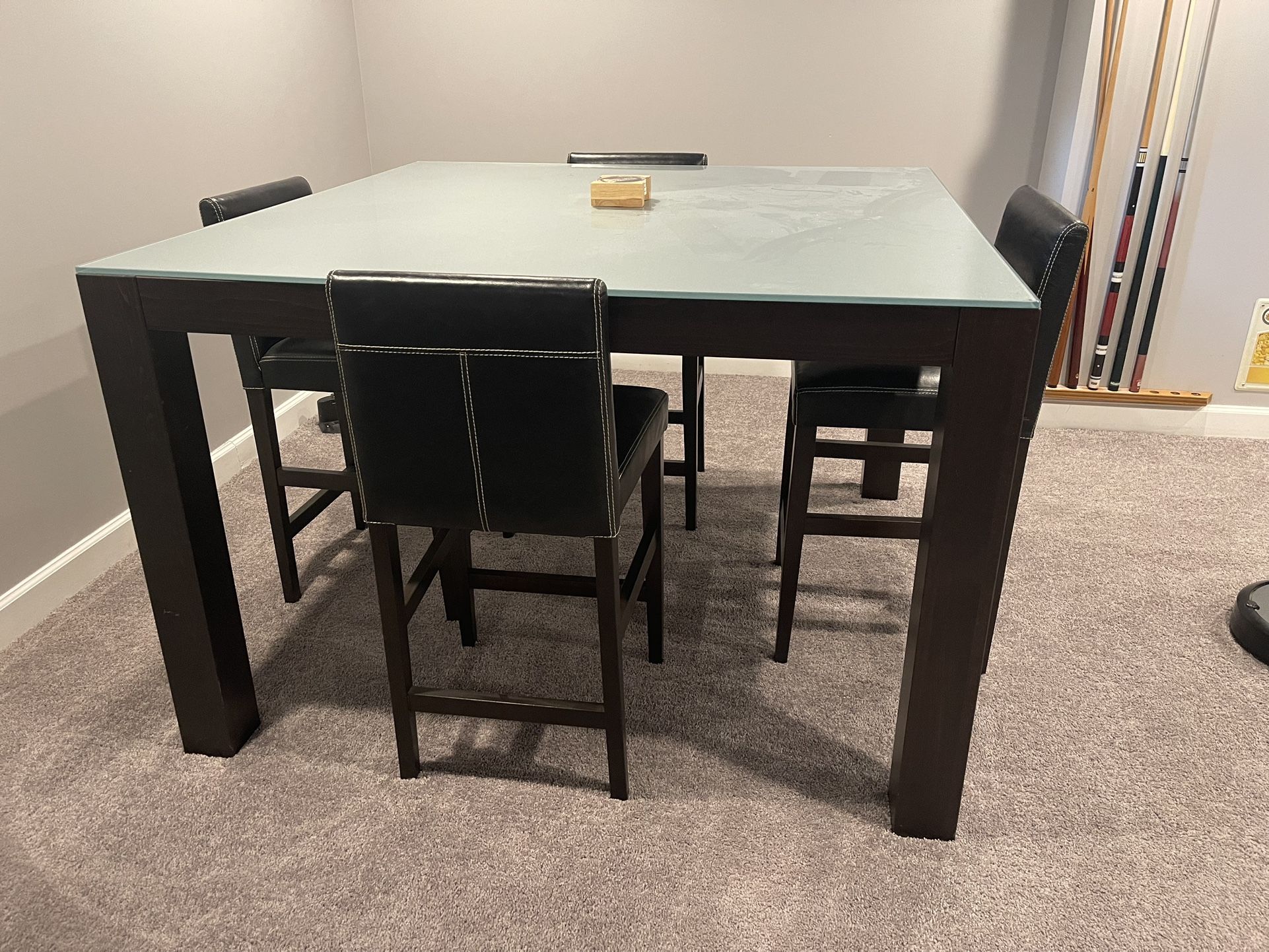 Dining Room Table, 4 chairs $100 OBO