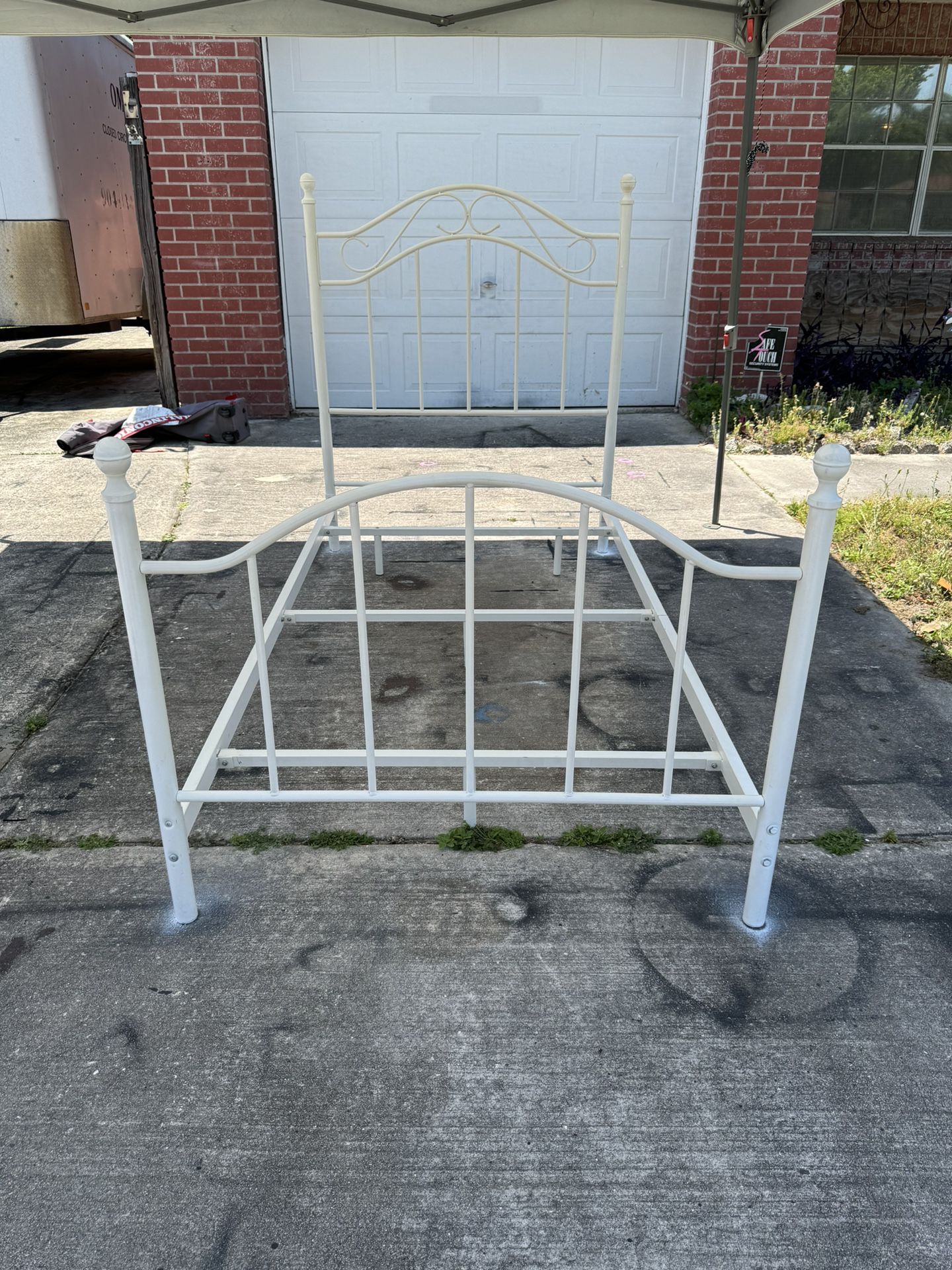 Twin  Size White Steel 4 Post Bed