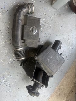 tube 2006 Nissan pathfinder intake box and tube