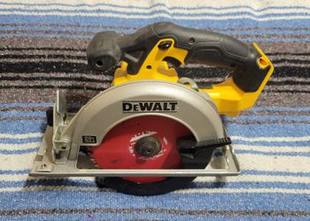 DeWalt 20V Max Cordless Circular Saw