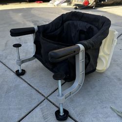 Toogel - hook on high chair