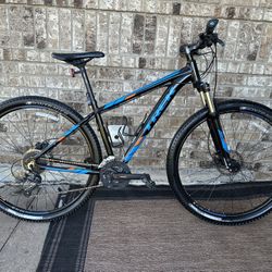 Trek Marlin 7 Medium – 29” Wheels, Mint!
