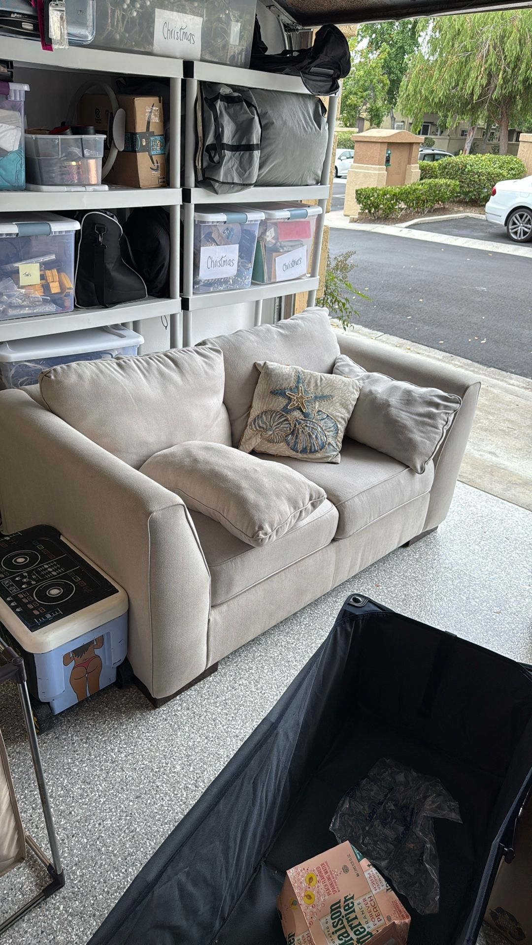 Couch (Loveseat)