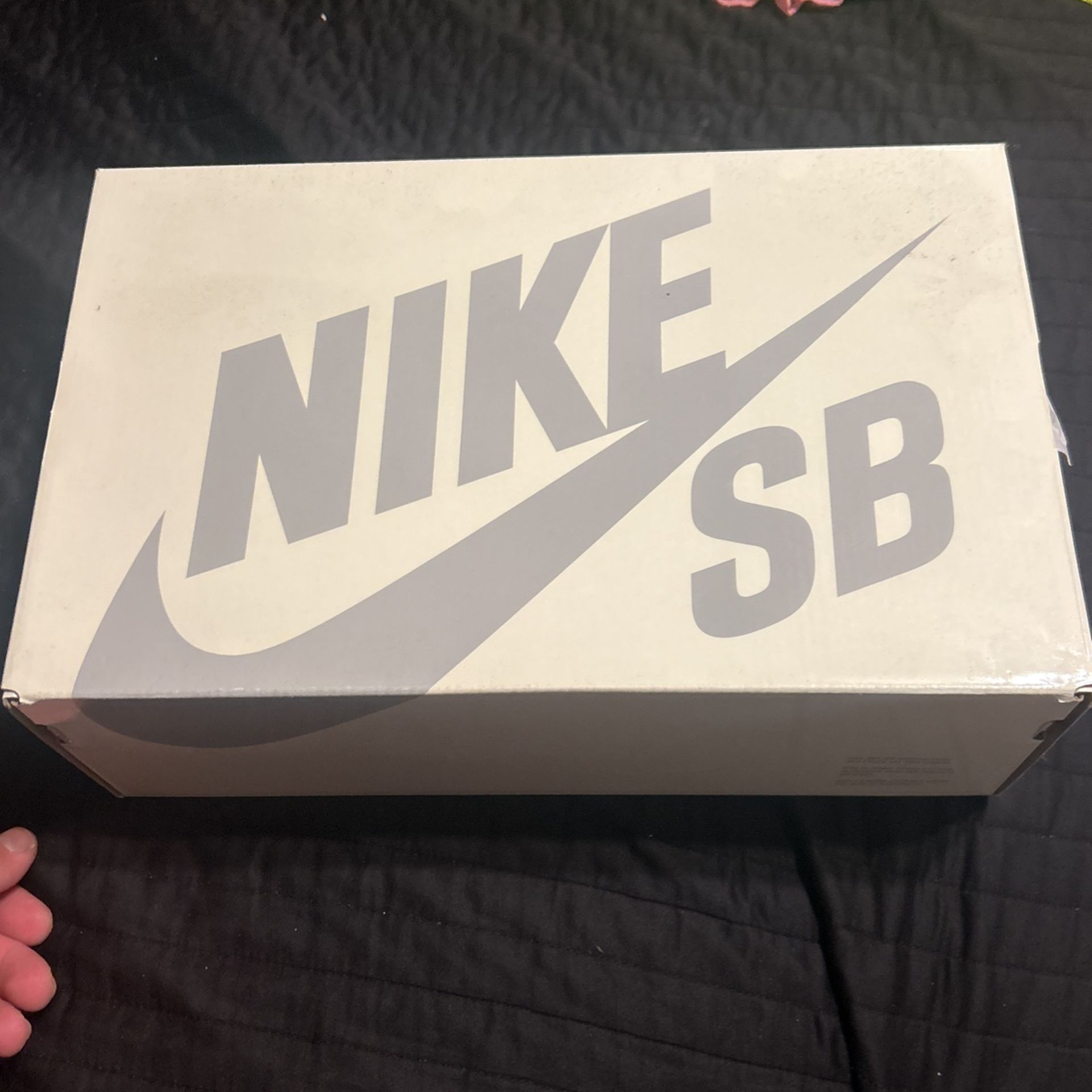 Nike Dunk Los Sb Born x Raised
