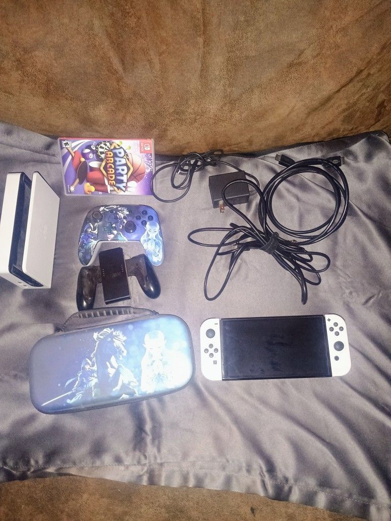 Nintendo Switch O.L.e.d With Dock And Case 1 Game