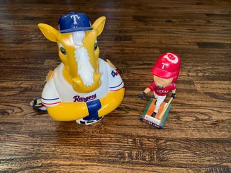 BUNDLE Texas Rangers Captain Mascot Popcorn Bucket & Cruz Bobble Head Exclusive
