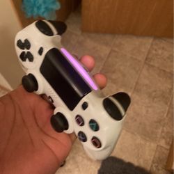 WHITE PS4 CONTROLLER