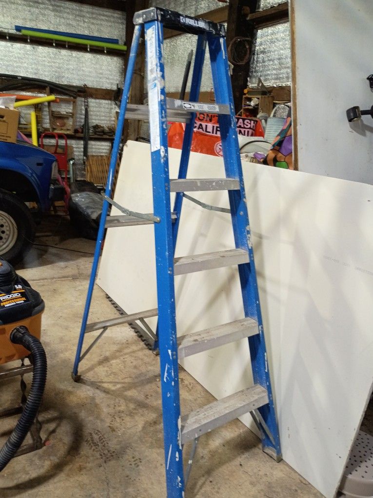 Keller 6 foot fiberglass ladder