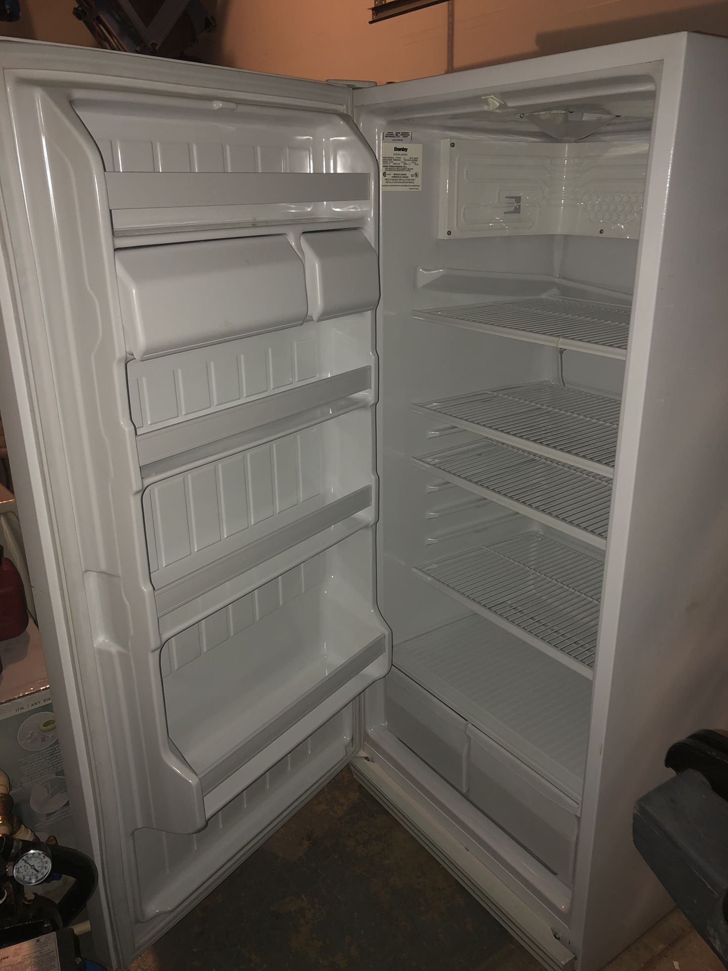 Demby refrigerator no freezer