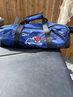 Duffel bag with chains for tires for snow
