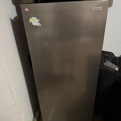 Vissani Stand Up Freezer