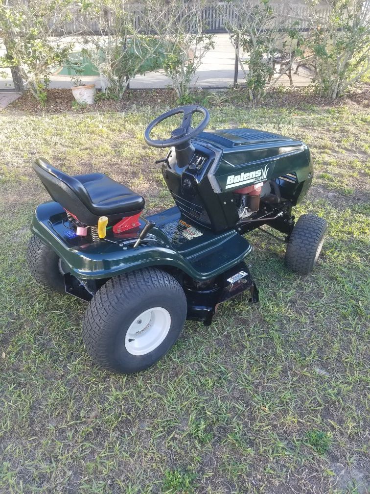 Bolens by MTD 15.5hp OHV. Briggs Stratton lawn tractor 38