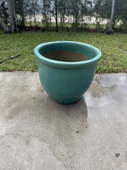 LG emerald green planter pot