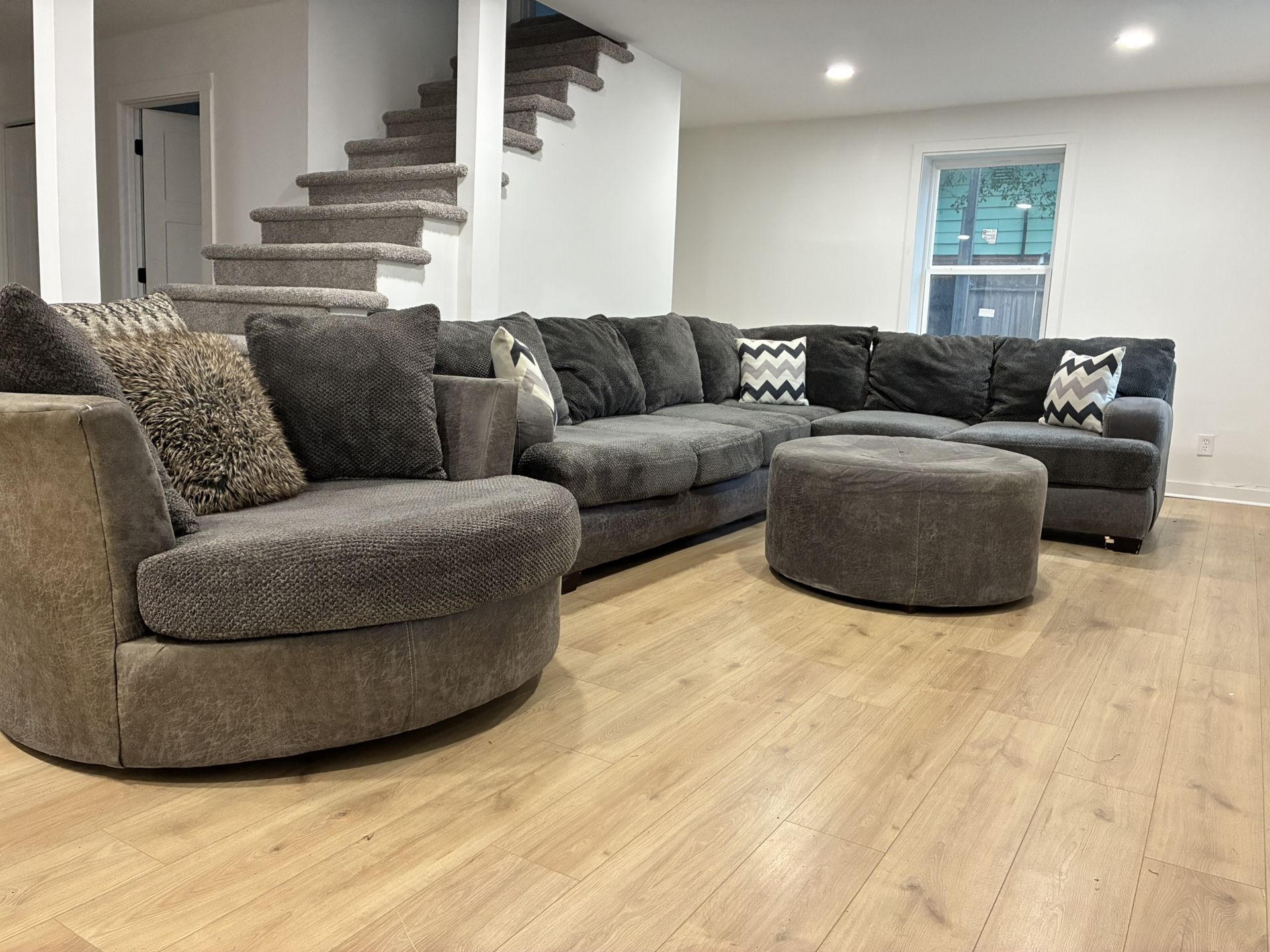 HAVERTYS PLUSH USED GRAY 3PC SECTIONAL SET & SWIVEL CHAIR..$799 OBO…ALL OFFERS WELCOME!