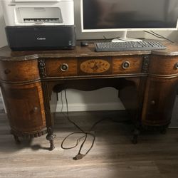  1 Desk, And 2 Dresses 