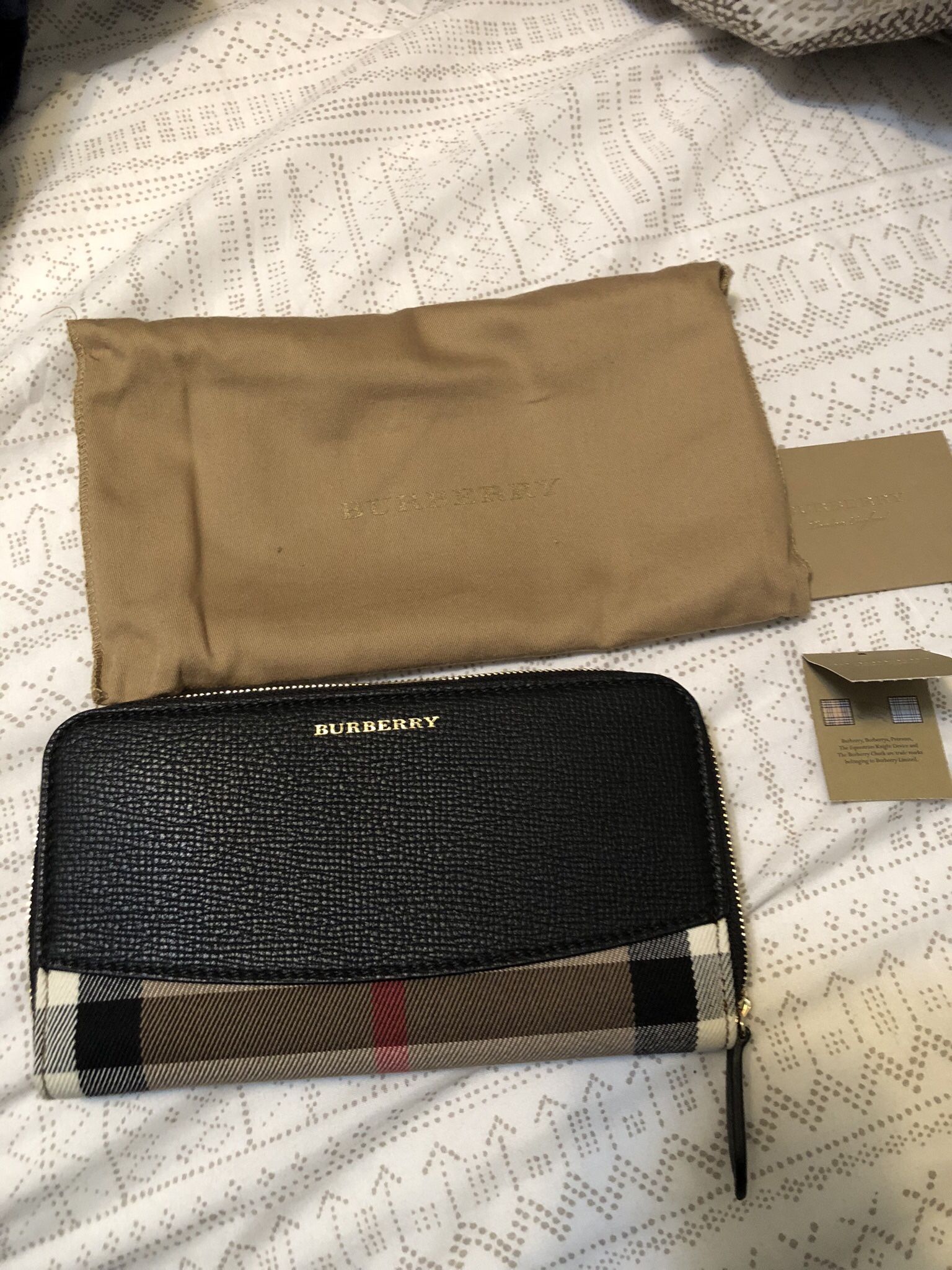 Burberry Elmore Wallet House Check Derby Zip Around Black New