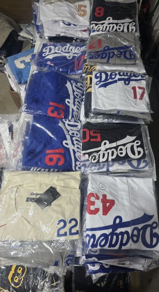 DODGERS JERSEY DIFFERENT PLAYERS LOS ANGELES $50. CASH PLEASE!