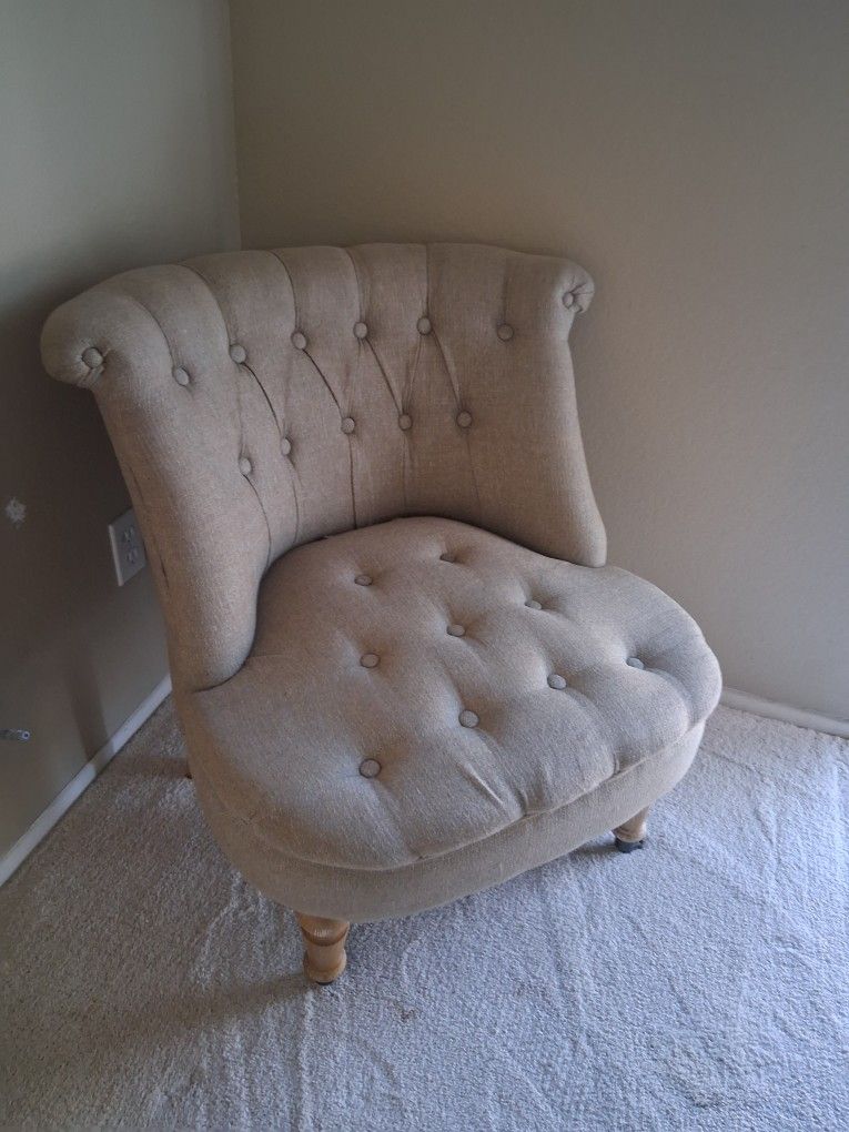 Tuffed Sitting CHAIR