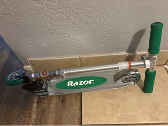 GREEN RAZOR A3 125 KICK SCOOTER